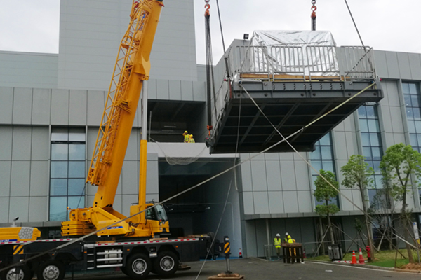 廈門天馬微電子精密設備吊裝搬入服務1
