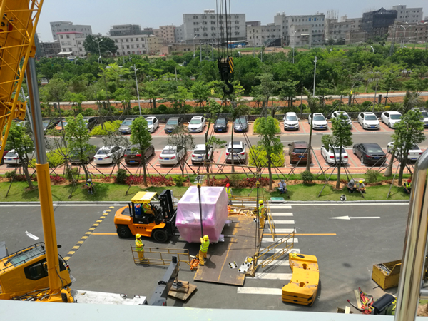 廈門天馬微電子精密設備吊裝搬入服務