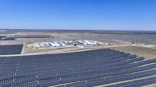 人民日報、科技日報、人民網、中新社等多家央媒聚焦鄂托克前旗這個光伏項目